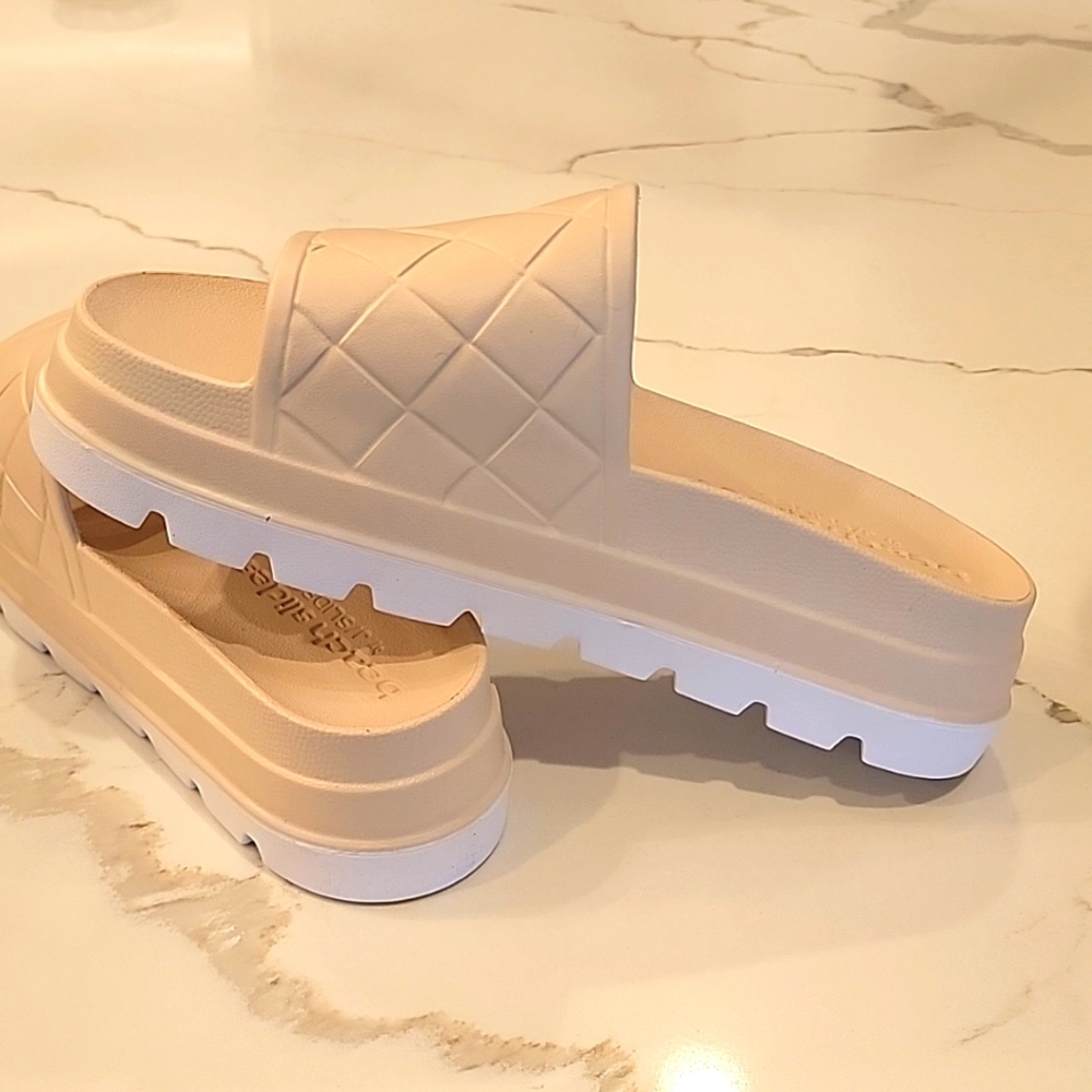 J/SLIDES  BEACH SLIDES